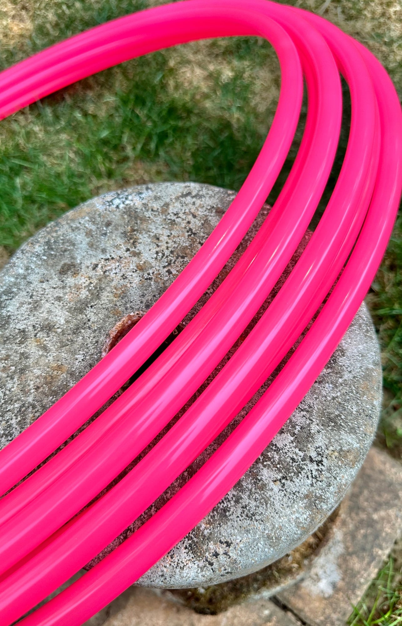 5/8 Hot Bubblegum Gloss Colored Polypro Hoops